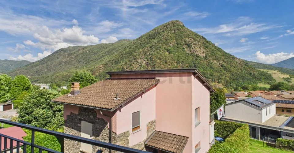 Casa unifamiliare con due unità abitative indipendenti a Mezzovico-Vira, ammessa residenza secondaria. – foto 11 di 48