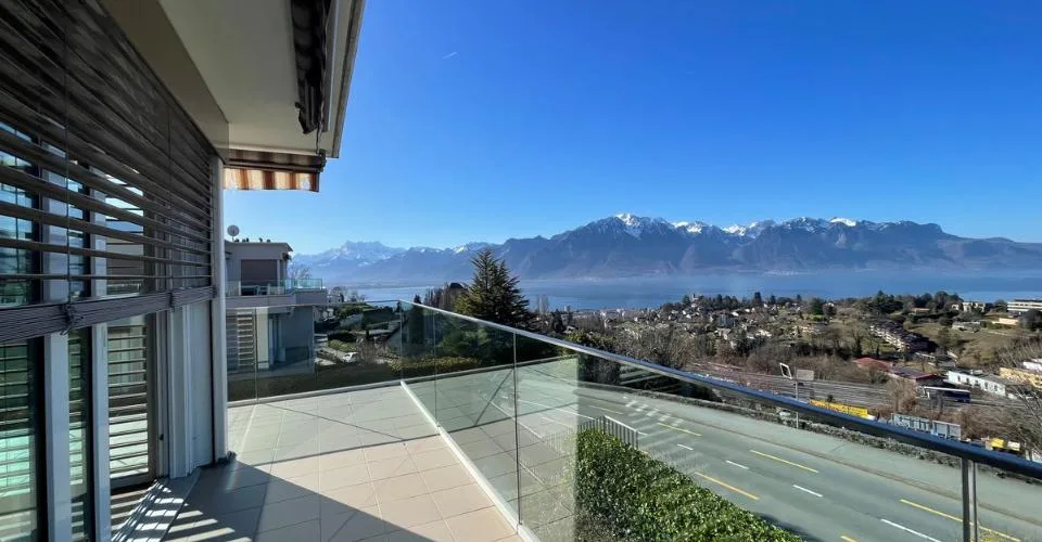 Geräumige 5,5-Zimmer-Wohnung mit grandiosem Blick auf den See und die Berge – Foto 6 von 25