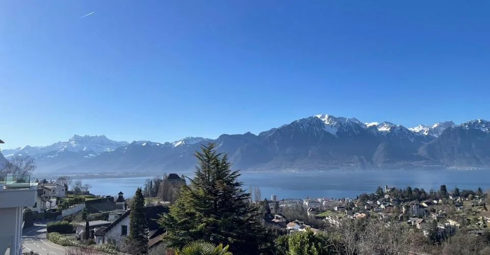 Geräumige 5,5-Zimmer-Wohnung mit grandiosem Blick auf den See und die Berge – Foto 4 von 25