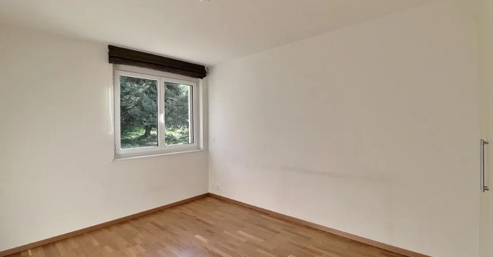 Geräumige 5,5-Zimmer-Wohnung mit grandiosem Blick auf den See und die Berge – Foto 11 von 25