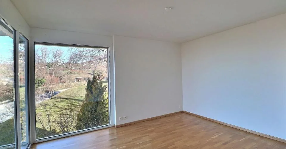 Geräumige 5,5-Zimmer-Wohnung mit grandiosem Blick auf den See und die Berge – Foto 9 von 25