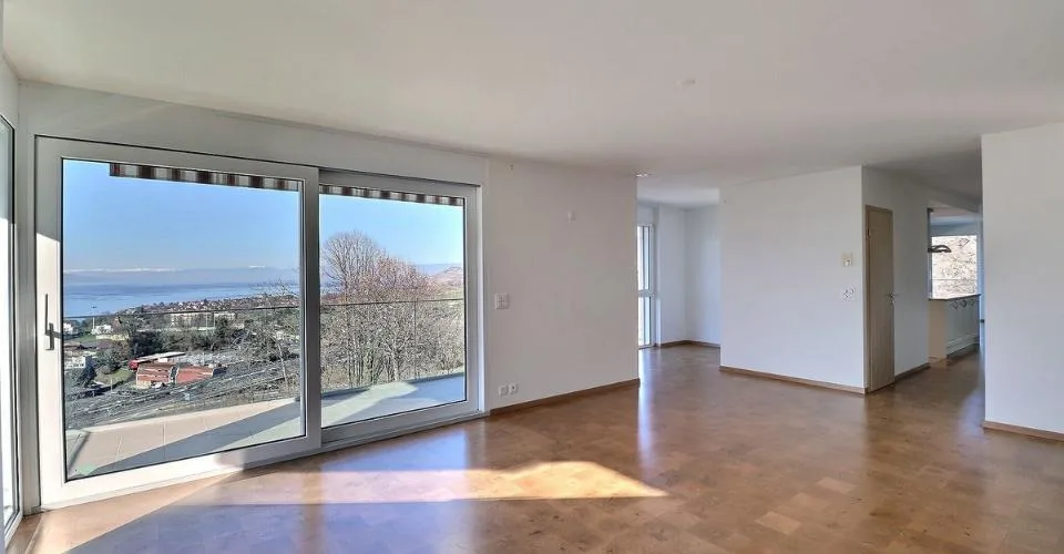 Geräumige 5,5-Zimmer-Wohnung mit grandiosem Blick auf den See und die Berge – Foto 5 von 25
