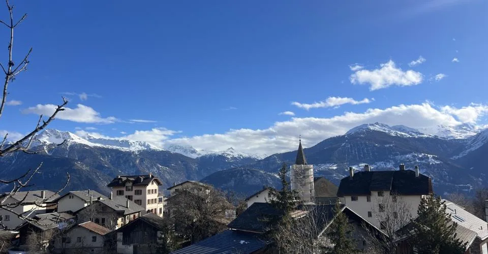 Affitto annuale: appartamento nuovo nel cuore del villaggio di Montana – foto 3 di 8