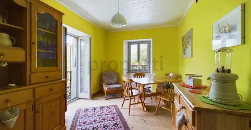 Pittoresca casa plurifamiliare con terreno nel cuore della Val di Blenio / Malvenfarbiges Mehrfamilienhaus mit Grundstück im Herzen des Bleniotals – Foto 22 von 27