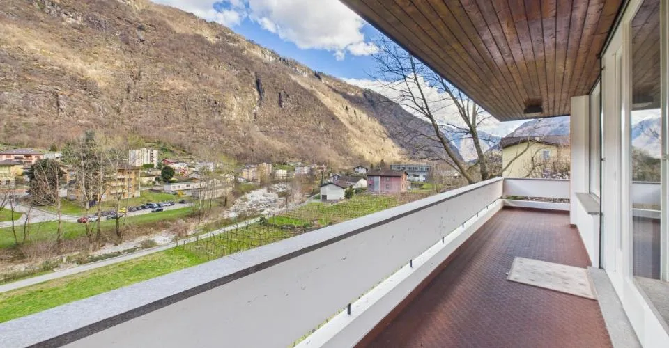 Helles Apartment in einer Doppelhaushälfte mit 8 Zimmern und großem Garten in Giornico – Foto 5 von 27