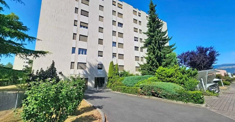 Élégant appartement familial de 4.5 pièces avec cheminée et loggia – photo 14 sur 26