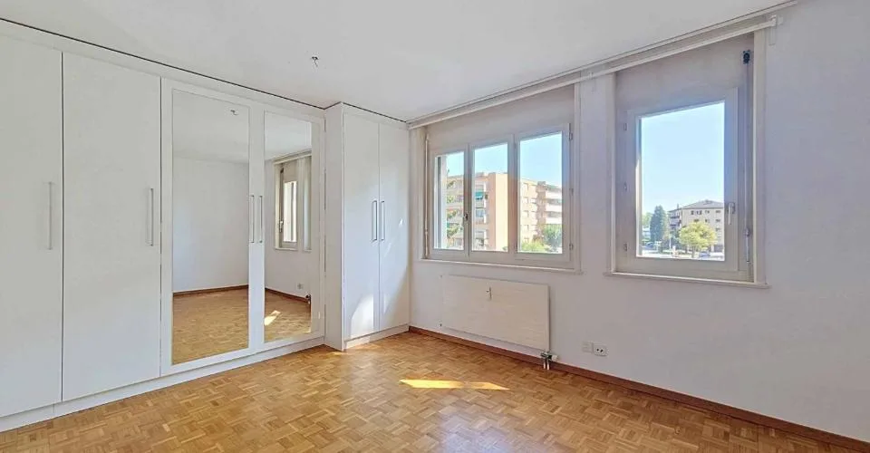 Élégant appartement familial de 4.5 pièces avec cheminée et loggia – photo 19 sur 26