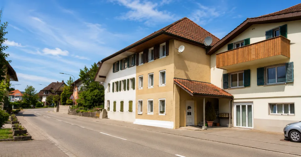 Grosszügiges Mehrgenerationenhaus mit drei Wohneinheiten
