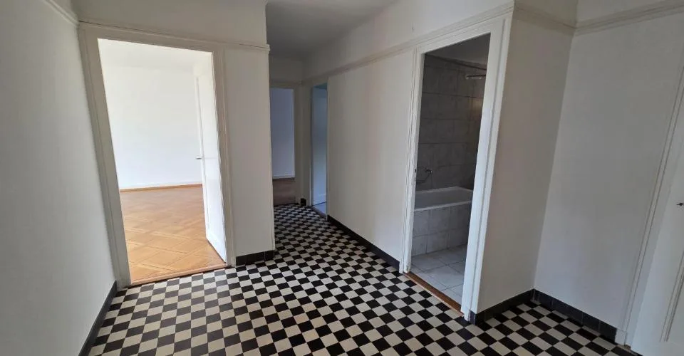 Wohnung mit 4.5 Zimmern – Foto 8 von 10