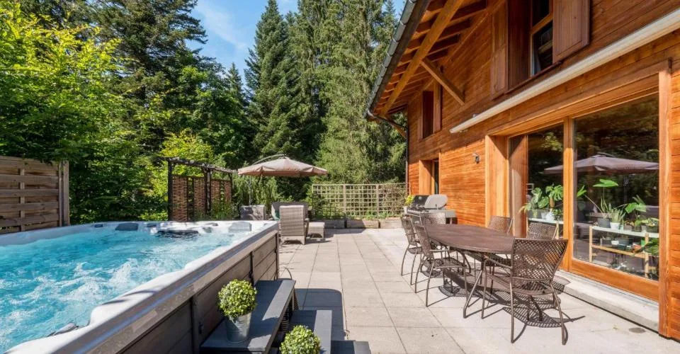 LES PACCOTS - MAGNIFIQUE CHALET DE 7.5 PIECES