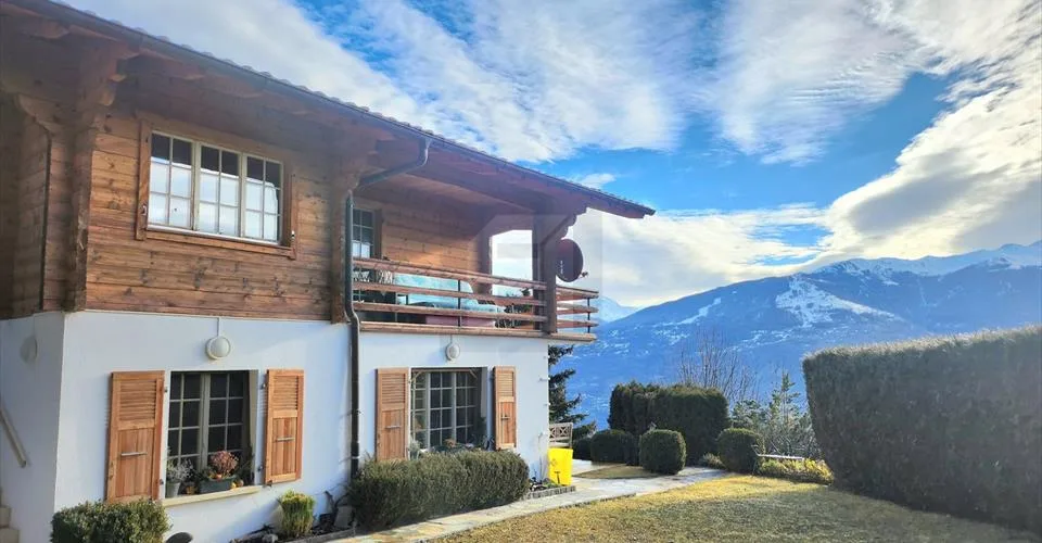 A vendre magnifique chalet avec vue panoramique – Foto 3 von 30