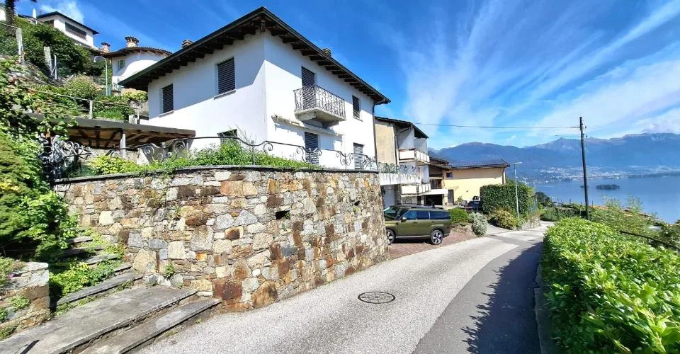 Gemütliches Einfamilienhaus mit atemberaubendem Blick auf den Lago Maggiore in Brissago – Foto 2 von 26