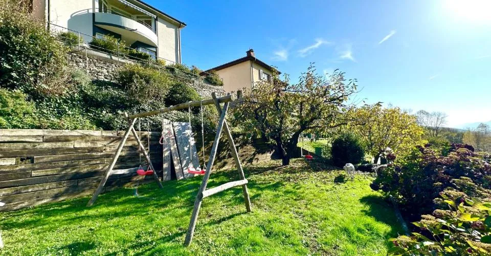 Affascinante casa unifamiliare da 4.5 locali con terreno edificabile . – Foto 2 von 24