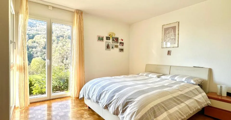 Affascinante casa unifamiliare da 4.5 locali con terreno edificabile . – Foto 7 von 24