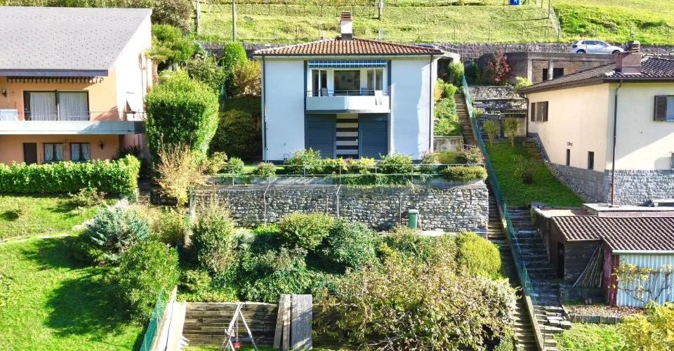 Affascinante casa unifamiliare da 4.5 locali con terreno edificabile . – Foto 10 von 24