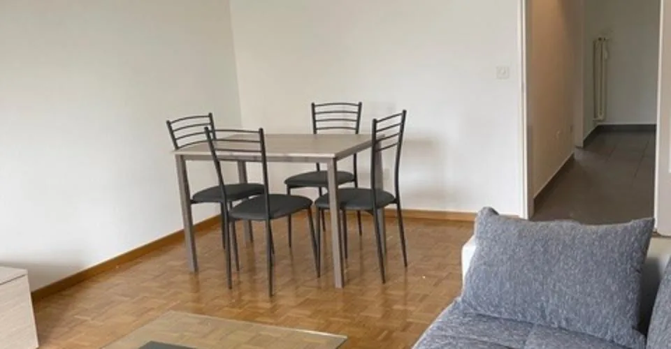 Helle renovierte 3.5-Zimmer-Wohnung mit Balkon und Stellplatz in ruhiger Lage in LuganoVendiamo Appartamento rinnovato 3.5 a Lugano in ottima posizione – Foto 15 von 20