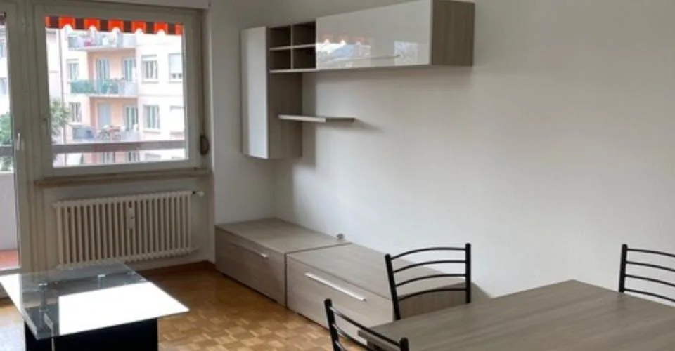 Helle renovierte 3.5-Zimmer-Wohnung mit Balkon und Stellplatz in ruhiger Lage in LuganoVendiamo Appartamento rinnovato 3.5 a Lugano in ottima posizione – Foto 12 von 20