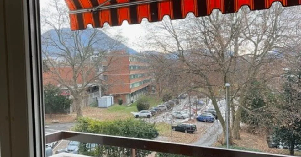 Helle renovierte 3.5-Zimmer-Wohnung mit Balkon und Stellplatz in ruhiger Lage in LuganoVendiamo Appartamento rinnovato 3.5 a Lugano in ottima posizione – Foto 18 von 20