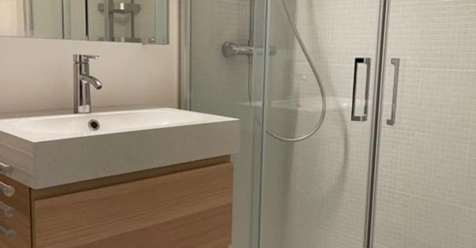 Helle renovierte 3.5-Zimmer-Wohnung mit Balkon und Stellplatz in ruhiger Lage in LuganoVendiamo Appartamento rinnovato 3.5 a Lugano in ottima posizione – Foto 17 von 20