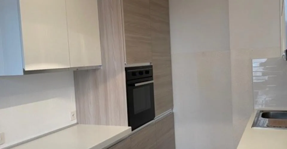 Helle renovierte 3.5-Zimmer-Wohnung mit Balkon und Stellplatz in ruhiger Lage in LuganoVendiamo Appartamento rinnovato 3.5 a Lugano in ottima posizione – Foto 14 von 20