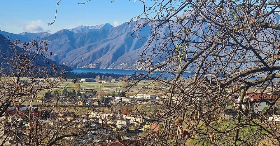 Doppelhaushälfte mit Panoramablick in Wohngegend von Cugnasco – Foto 18 von 30