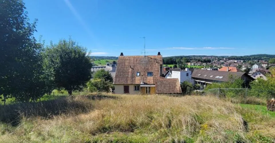 Opportunité : Petit Immeuble de rendement + parcelle constructible avec plans villa disponibles