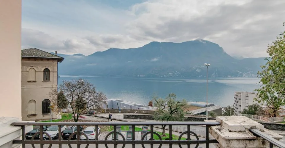 "Villa di Lusso a Lugano: Design Moderno e Vista Lago Mozzafiato" / "Luxuriöse Villa in Lugano: Modernes Design und Atemberaubender Seeblick" – foto 4 di 20