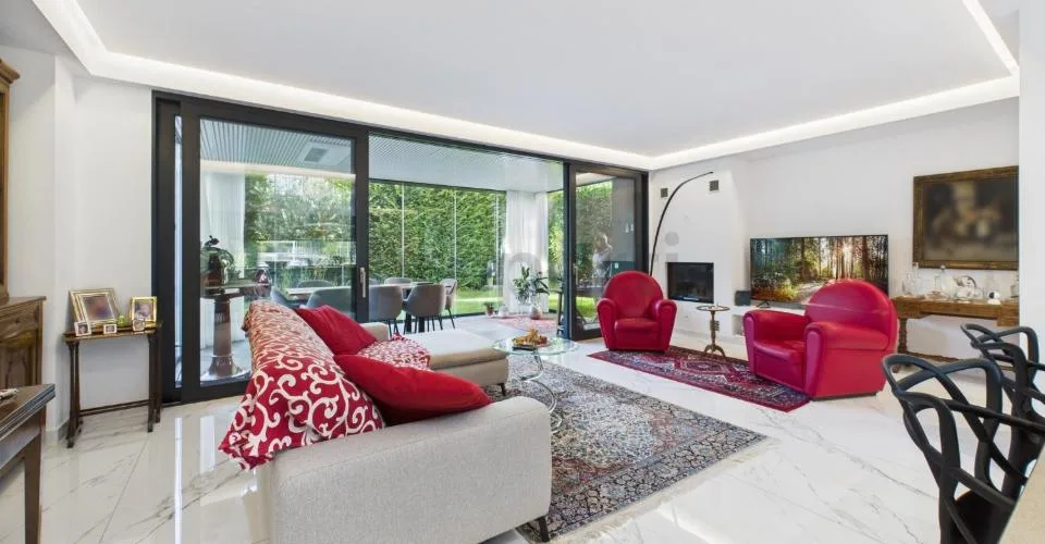 Casa moderna con giardino, spa privata e tecnologia avanzata a Locarno – foto 5 di 26