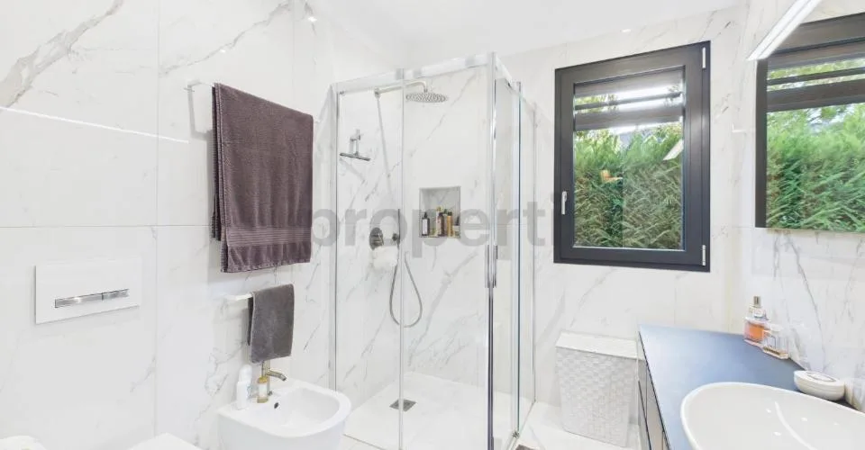 Casa moderna con giardino, spa privata e tecnologia avanzata a Locarno – foto 10 di 26