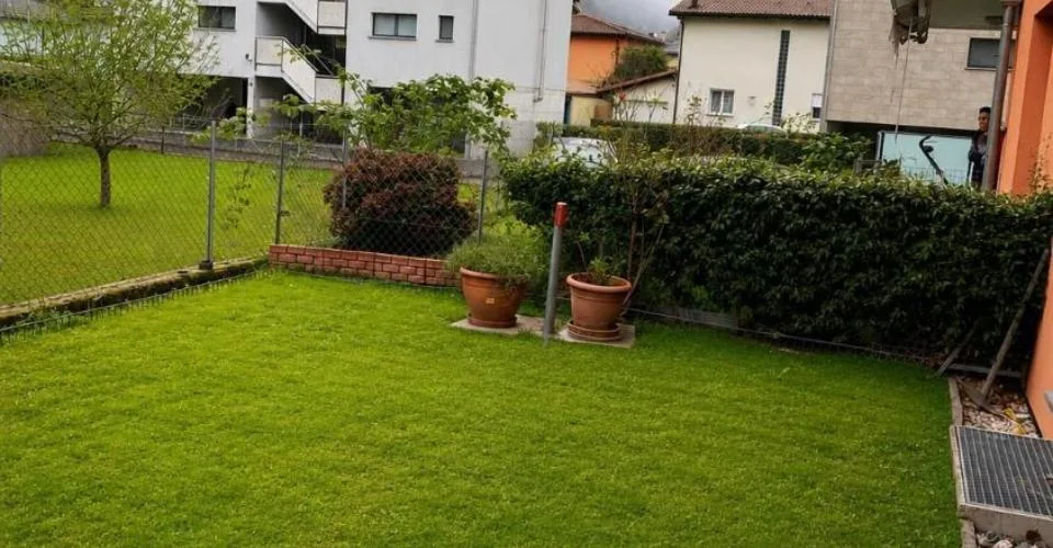 Un grande giardino privato, spazi pensati per la vita in famiglia e la tranquillità di una residenza recente con poche unità abitative. – foto 29 di 32