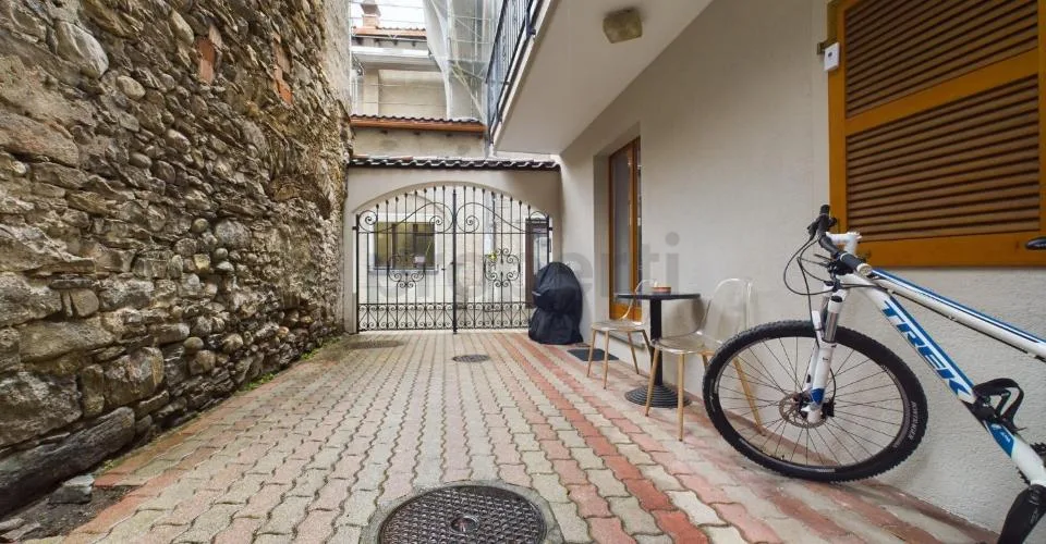 Gebäude mit 4 Wohneinheiten im Zentrum von Losone- Vendesi palazzina di 4 unità immobiliari nel nucleo di Losone. – photo 17 sur 18