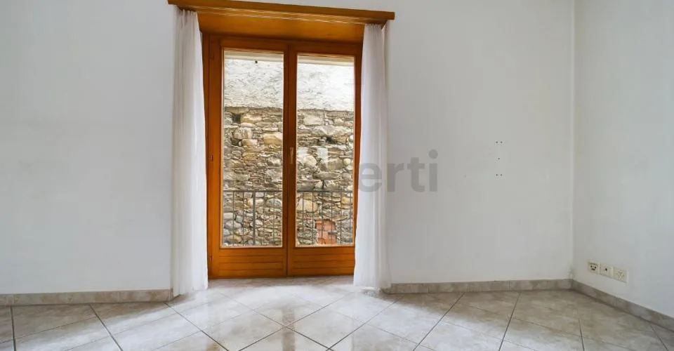 Gebäude mit 4 Wohneinheiten im Zentrum von Losone- Vendesi palazzina di 4 unità immobiliari nel nucleo di Losone. – photo 14 sur 18