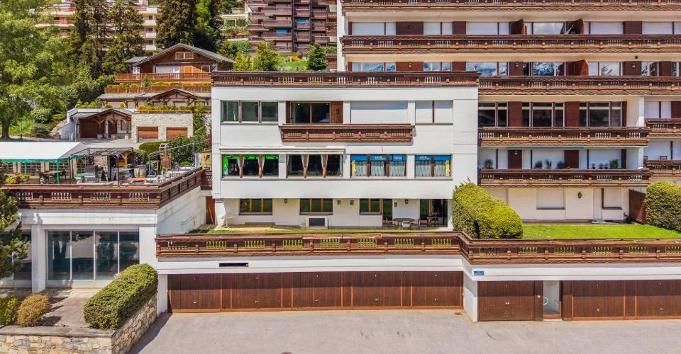 Sehr schönes 3.5-Zimmer-Apartment im Erdgeschoss mit Terrasse und Garten