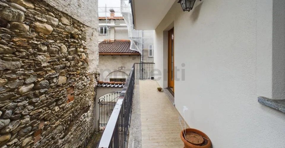 Gebäude mit 4 Wohneinheiten im Zentrum von Losone/ Vendesi palazzina di 4 unità immobiliari nel nucleo di Losone. – Foto 7 von 18