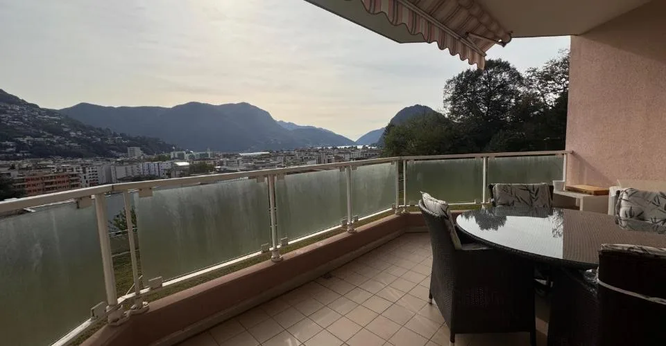 Exklusive 4,5-Zimmer-Wohnung mit Terrasse und Panoramablick – Foto 5 von 14