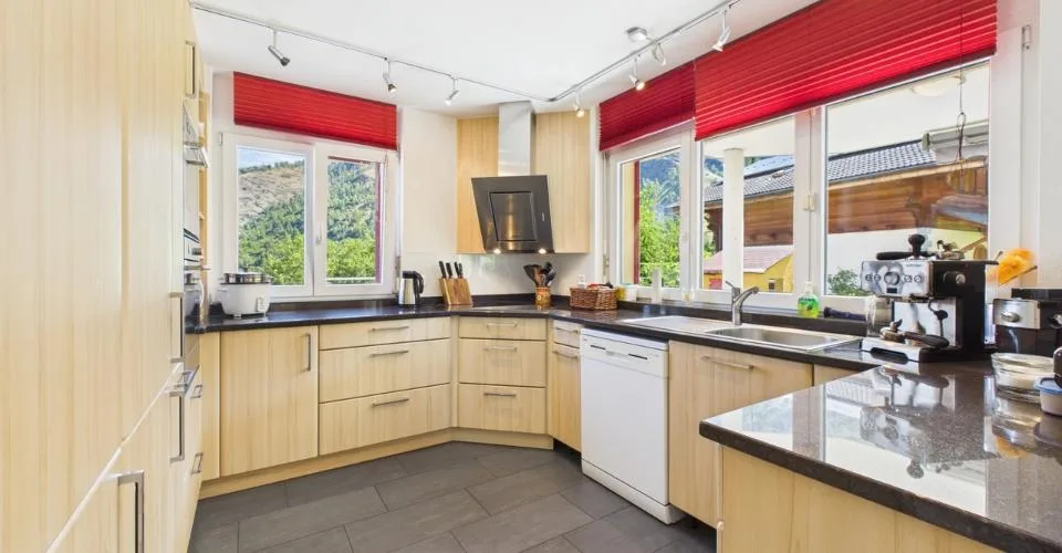 Familienhaus mit großzügigen Volumen – Foto 4 von 26