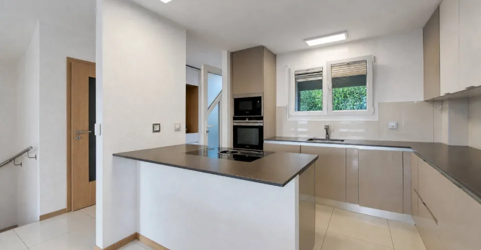 Reihenhaus-Villa mit 5,5 Zimmern und privatem Gartenspace von 200m2 – Foto 14 von 24