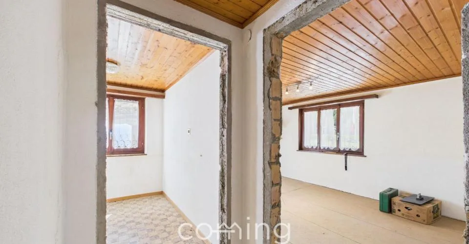 2.5-Zimmer-Wohnung mit zusätzlichem Raum und viel Gestaltungspotenzial in Saas-Balen – foto 3 di 18