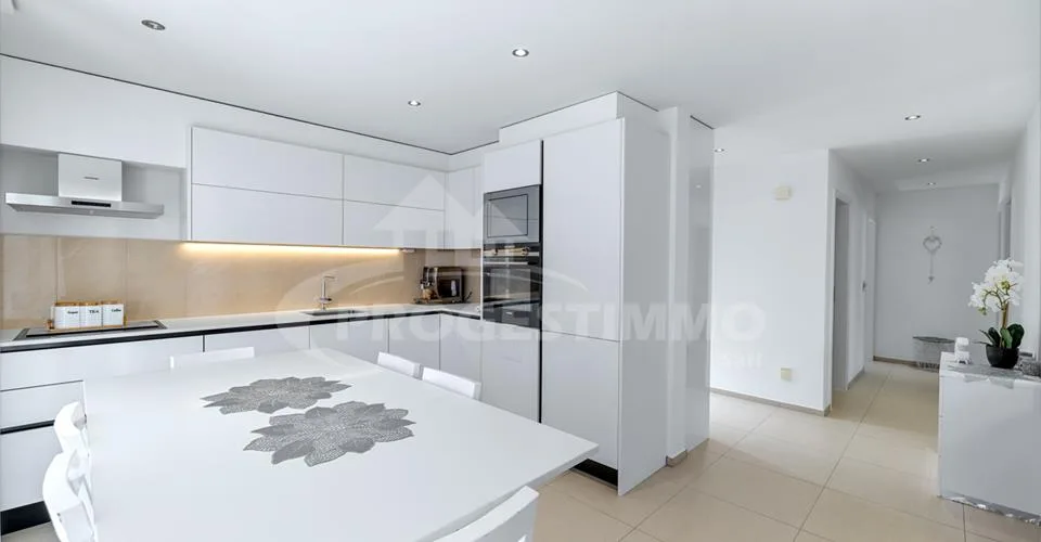 Schöne moderne Villa mit zwei Wohnungen – Foto 2 von 24