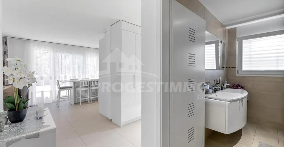 Schöne moderne Villa mit zwei Wohnungen – Foto 8 von 24