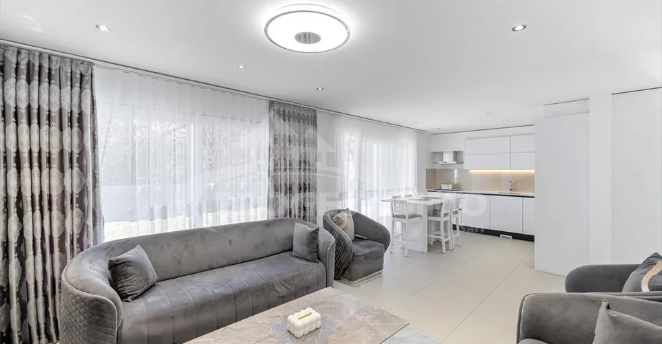 Schöne moderne Villa mit zwei Wohnungen – Foto 4 von 24