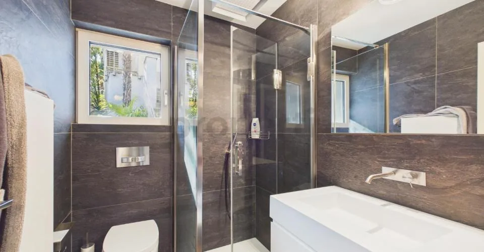 Esclusiva villa di lusso con piscina coperta e vista lago – Foto 36 von 41