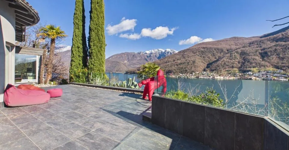 Esclusiva villa di lusso con piscina coperta e vista lago – Foto 23 von 41