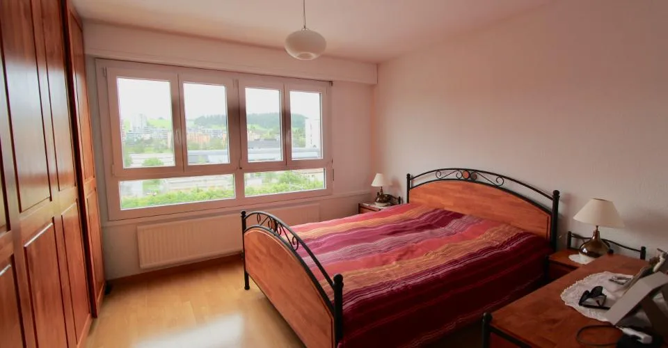 Ideal gelegen nahe bei Geschäften – Foto 11 von 16