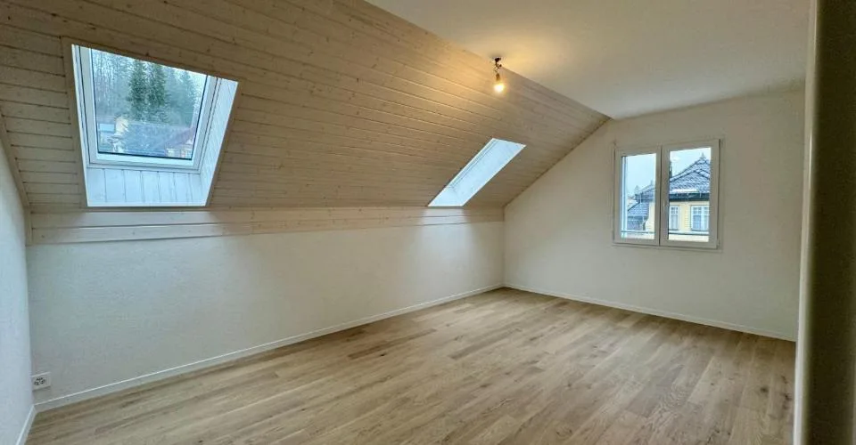 Prächtiges Dachgeschoss mit superber Aussicht, großer Empore und unmittelbarer Nähe zu Verkehrsmitteln – Foto 22 von 26