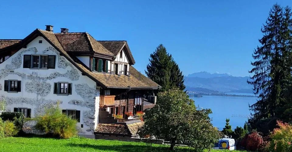 Historischer Glanz am ruhigen See – Foto 27 von 39