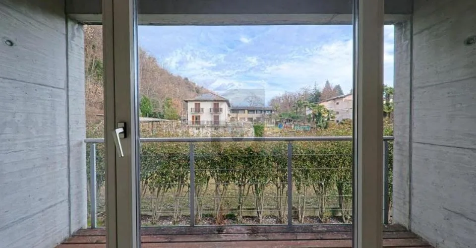ELEGANTE E SPAZIOSA CON GIARDINO E PISCINA – Foto 8 von 10