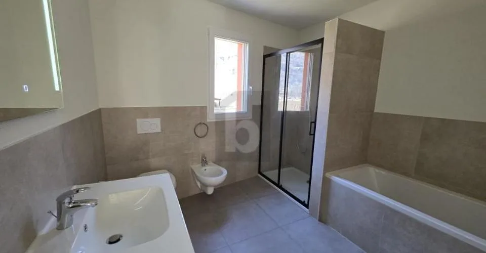 SPAZIOSO E MODERNO IN POSIZIONE SOLEGGIATA – photo 10 sur 12