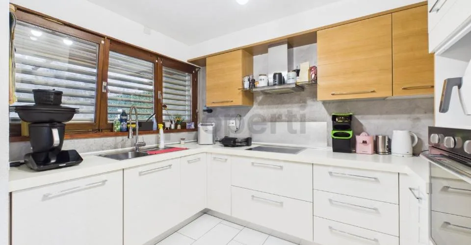 La casa perfetta per la famiglia: spazio, luce e panorama (vista lago) – Foto 4 von 27