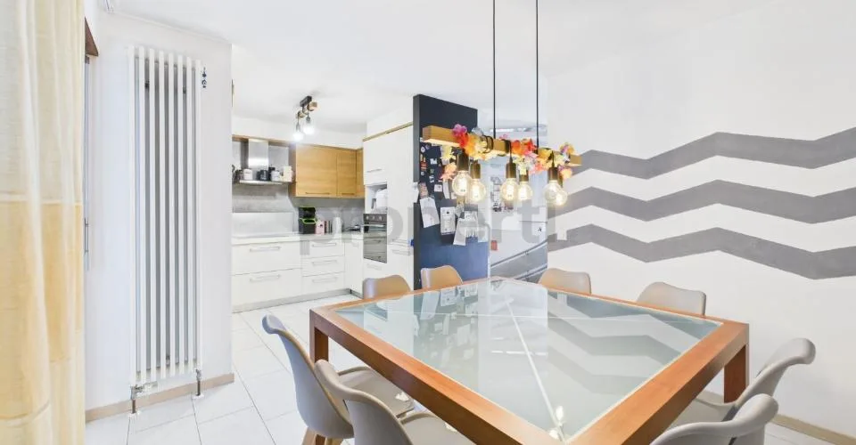 La casa perfetta per la famiglia: spazio, luce e panorama (vista lago) – Foto 5 von 27